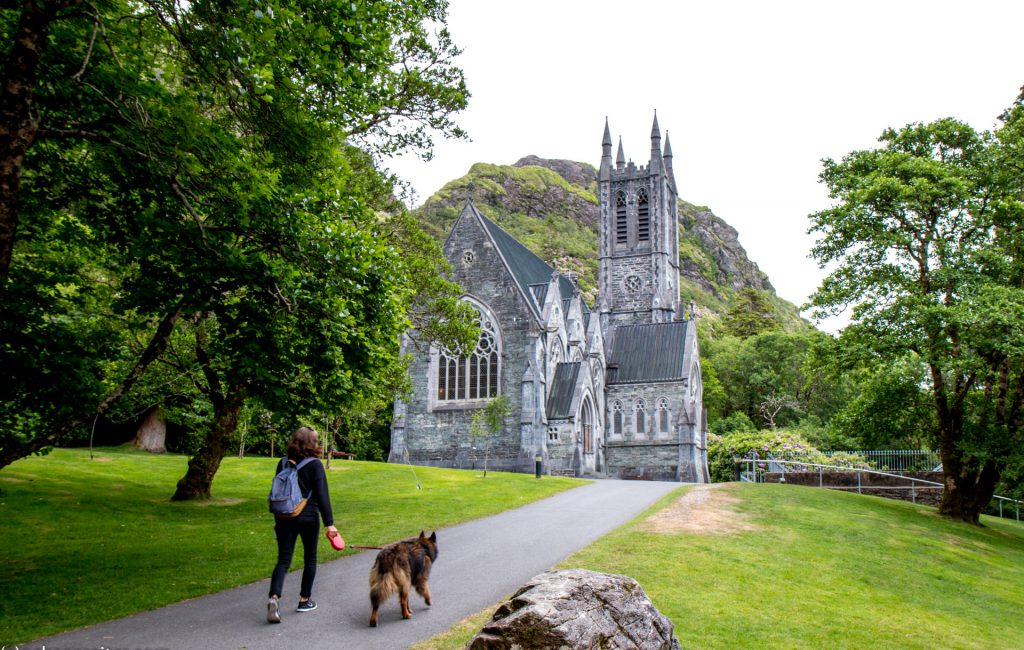 Neugotische Kirche von Kylemore Abbey 